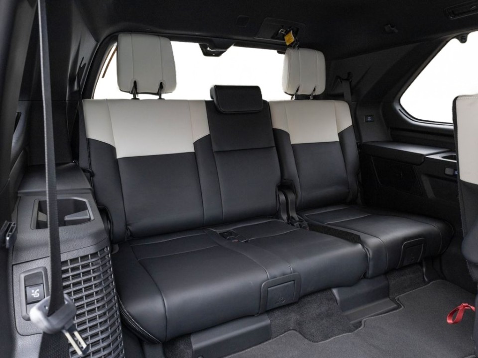 Toyota Sequoia - foto 12