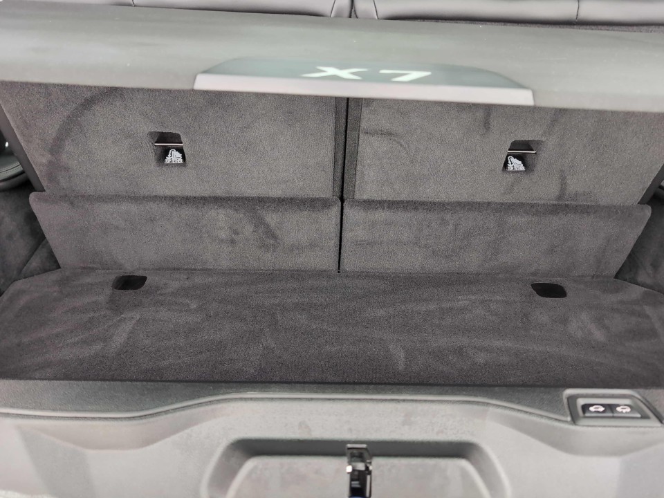 BMW X7 M60i - foto 11