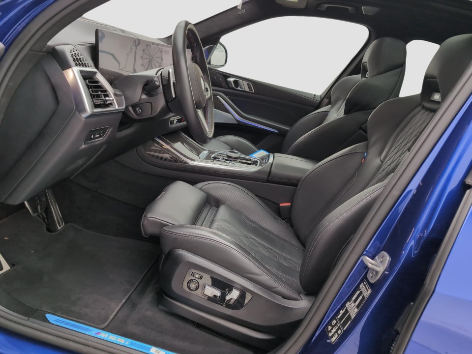 BMW X7 M60i (5)