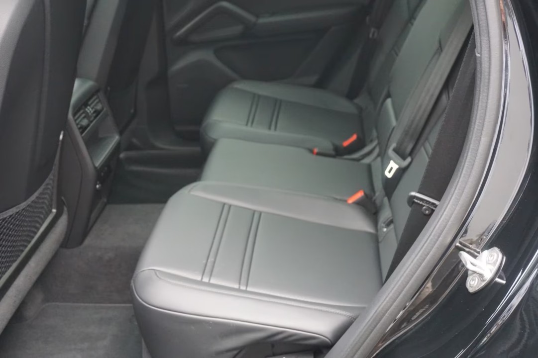 Porsche Cayenne Coupe E-Hybrid Black Edition - foto 24