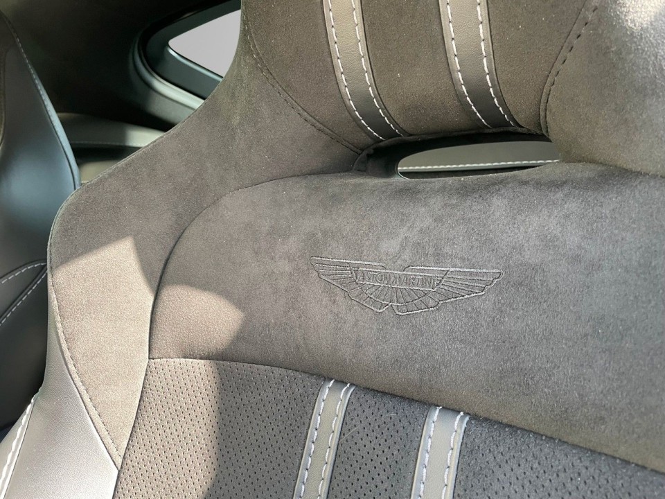 Aston Martin Vantage V8 - foto 16