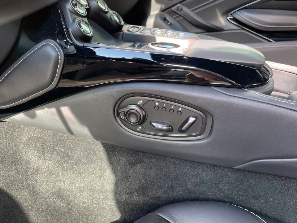 Aston Martin Vantage V8 - foto 18