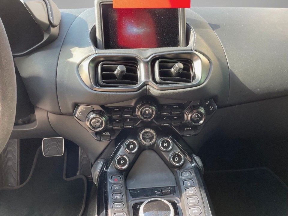 Aston Martin Vantage V8 - foto 12