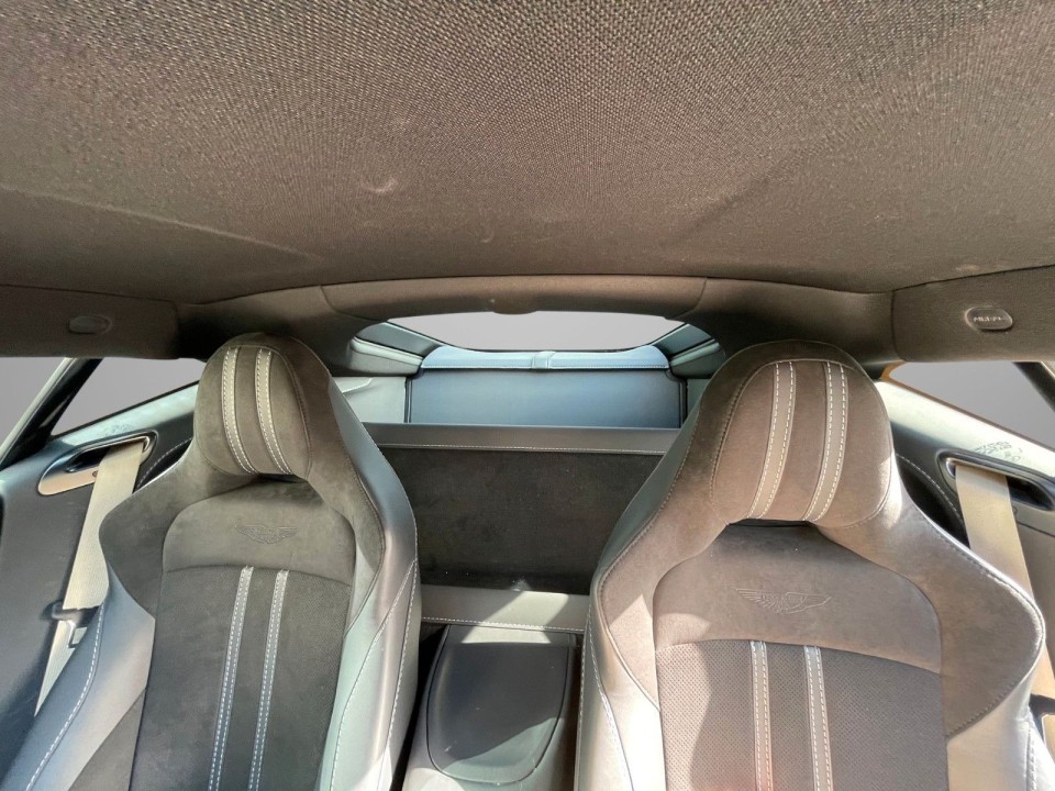 Aston Martin Vantage V8 - foto 15