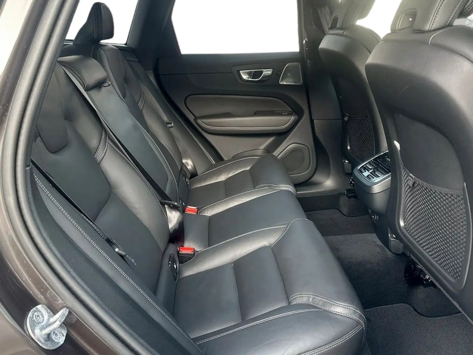 Volvo XC 60 B5 AWD Ultra Dark - foto 6