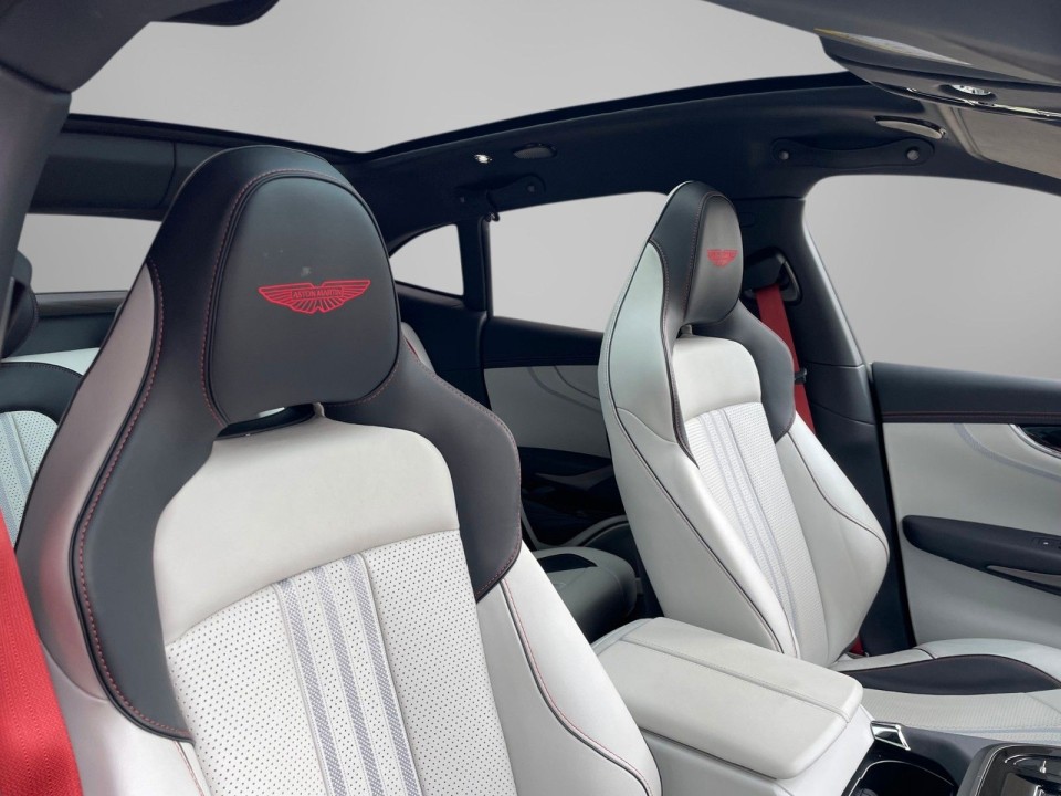 Aston Martin DBX - foto 11