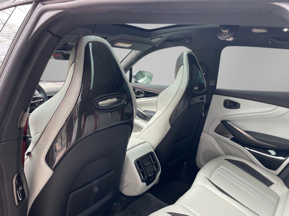 Aston Martin DBX - foto 12