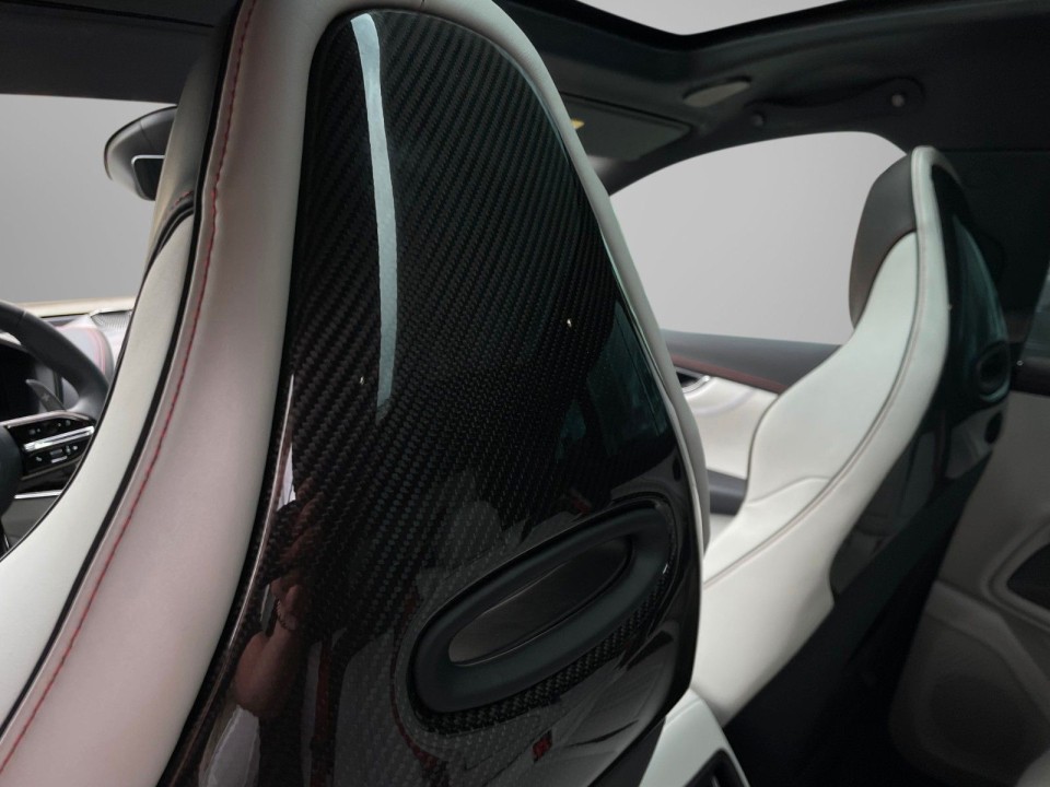 Aston Martin DBX - foto 22