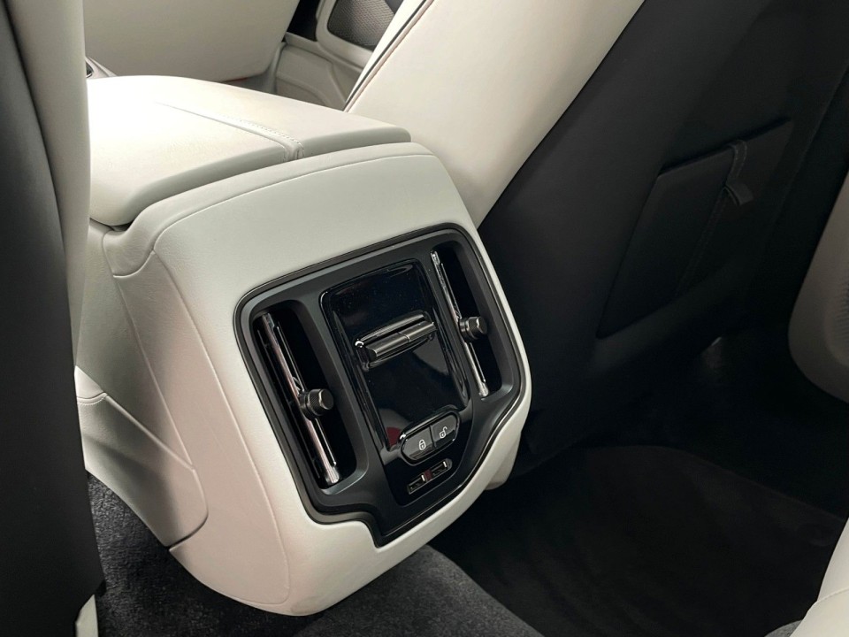 Aston Martin DBX - foto 24