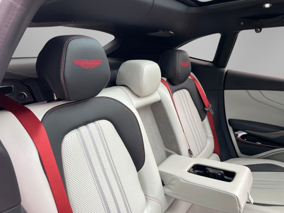 Aston Martin DBX - foto 9