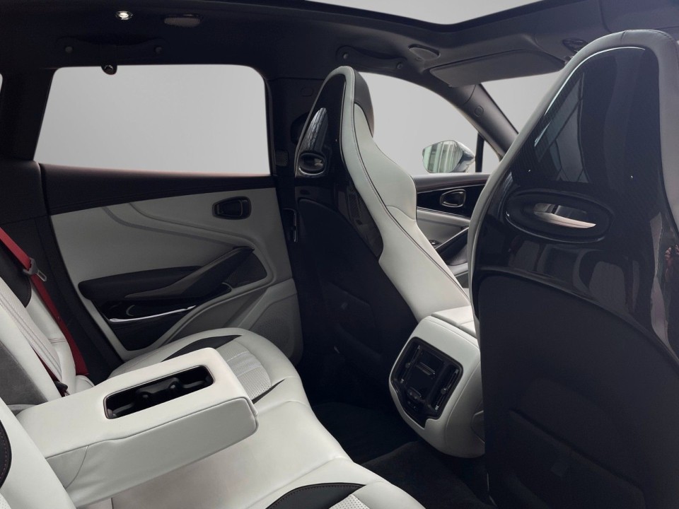 Aston Martin DBX - foto 10