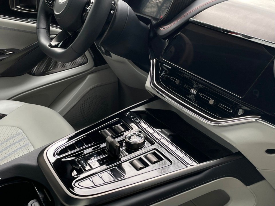 Aston Martin DBX - foto 15