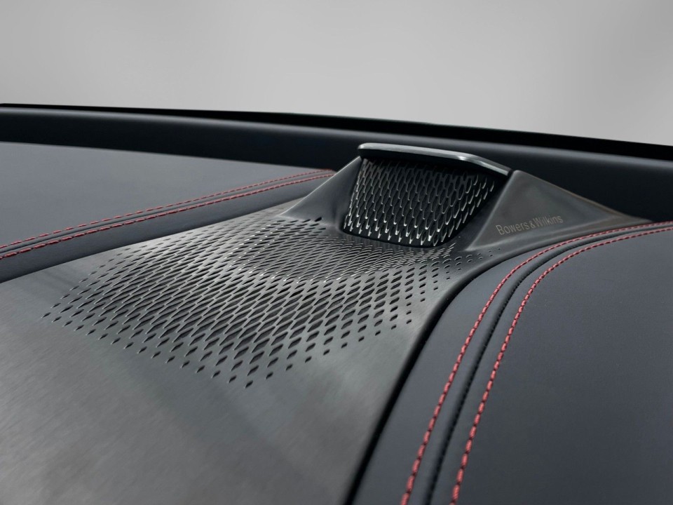 Aston Martin DBX - foto 17