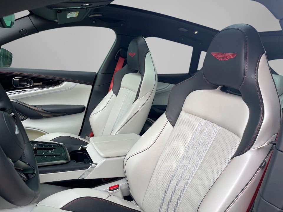 Aston Martin DBX - foto 8