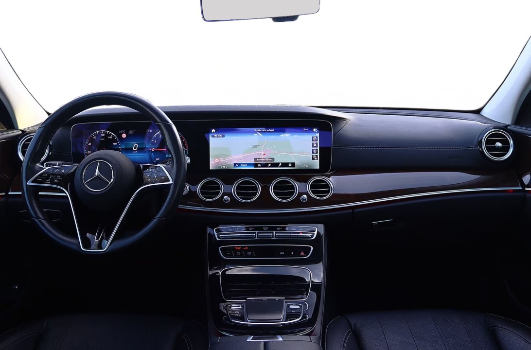 Mercedes-Benz E 300de 4MATIC AMG - foto 7