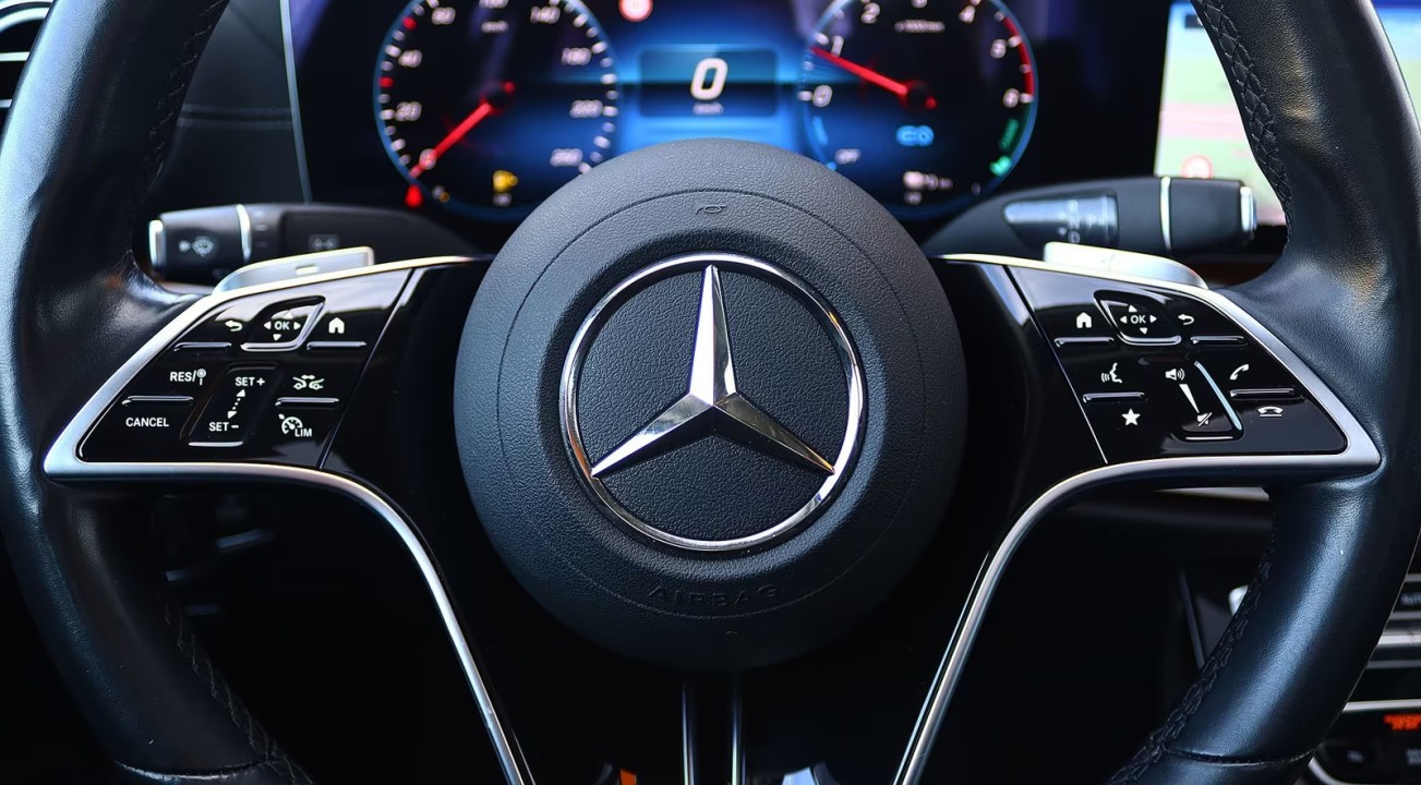 Mercedes-Benz E 300de 4MATIC AMG - foto 9