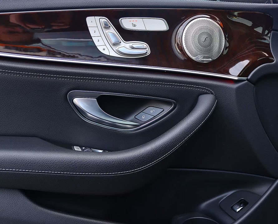 Mercedes-Benz E 300de 4MATIC AMG - foto 29