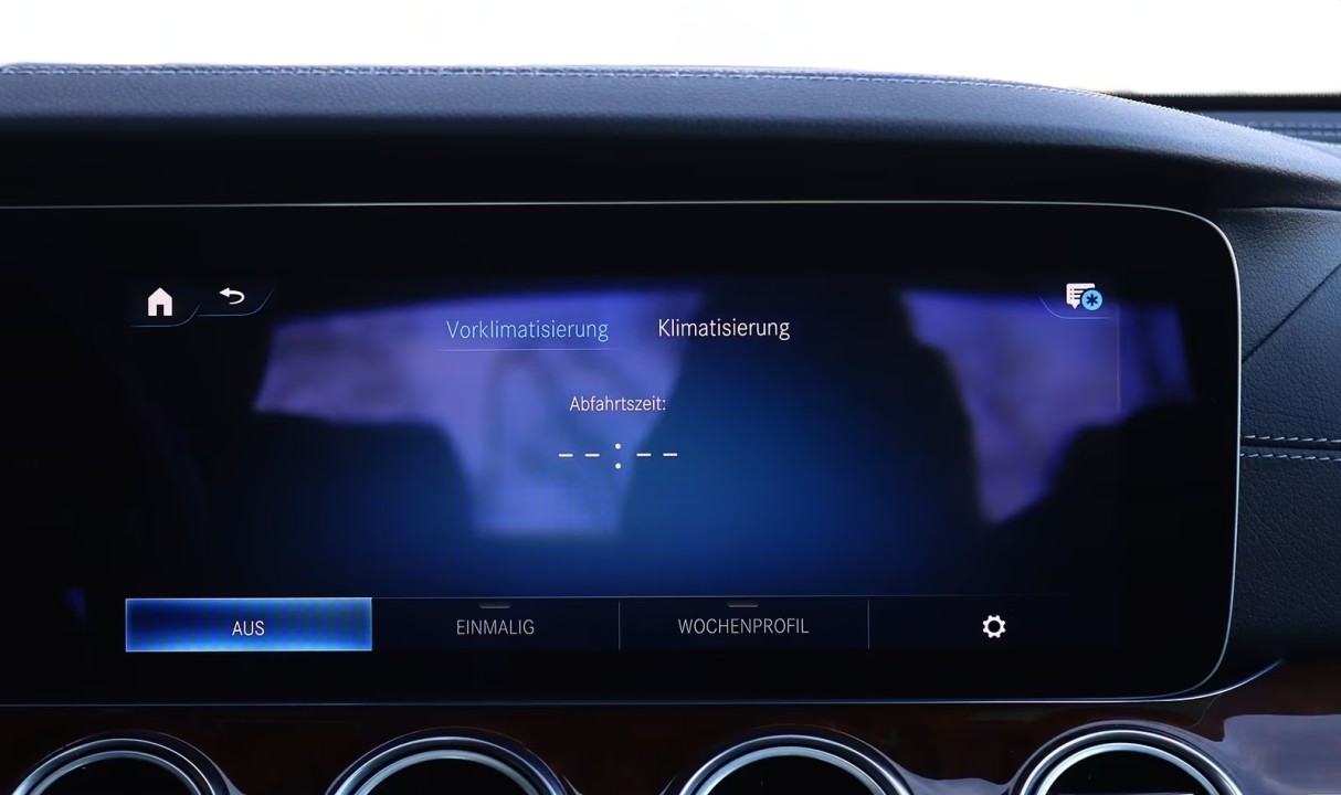 Mercedes-Benz E 300de 4MATIC AMG - foto 23