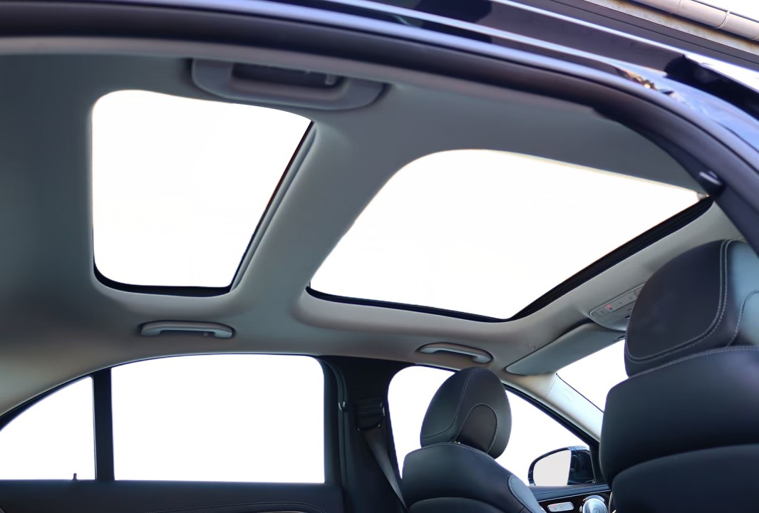 Mercedes-Benz E 300de 4MATIC AMG - foto 28