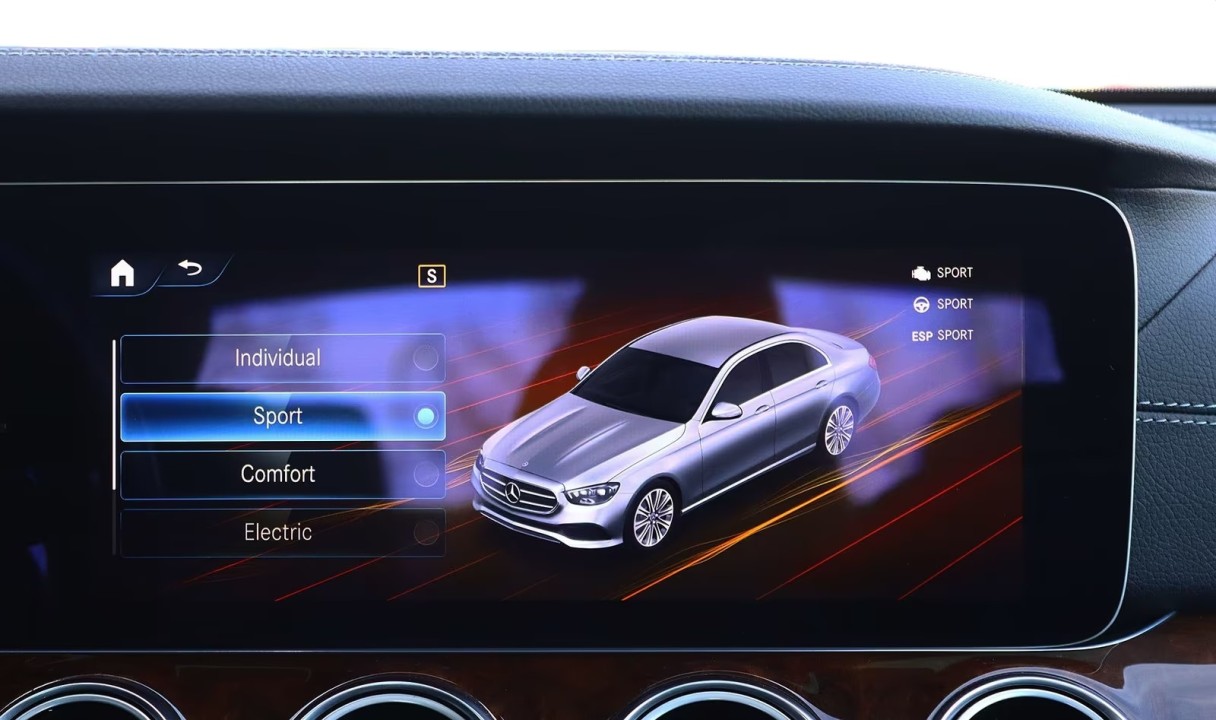 Mercedes-Benz E 300de 4MATIC AMG - foto 15