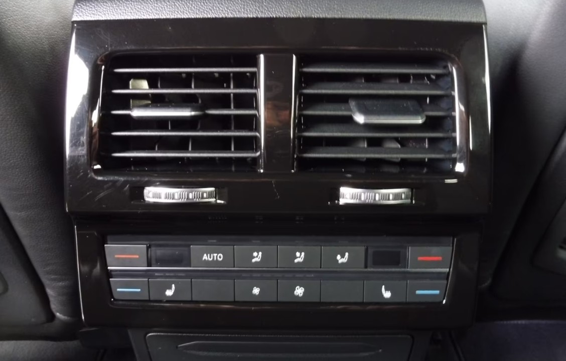 Volkswagen Touareg 3.0 TSI R-Line 4Motion - foto 14