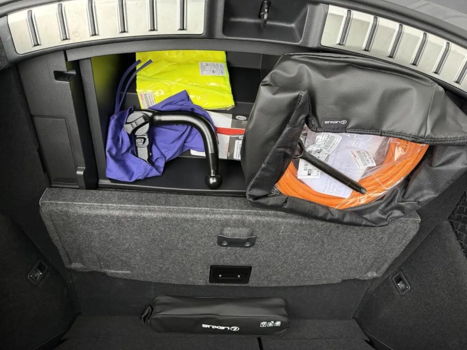 Lexus Seria NX 450h+ - foto 23