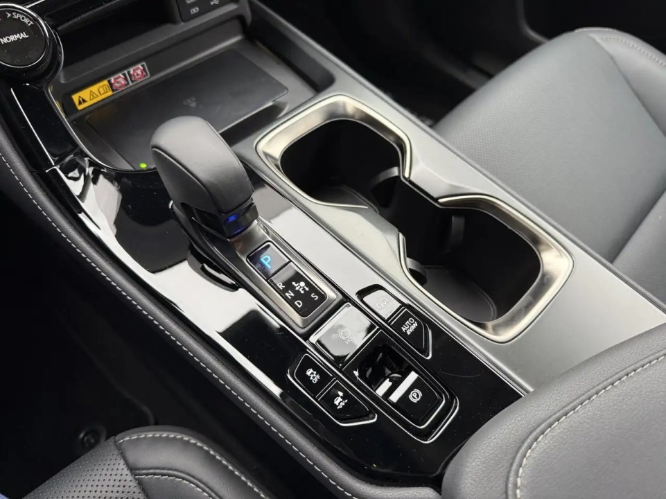 Lexus Seria NX 450h+ - foto 12