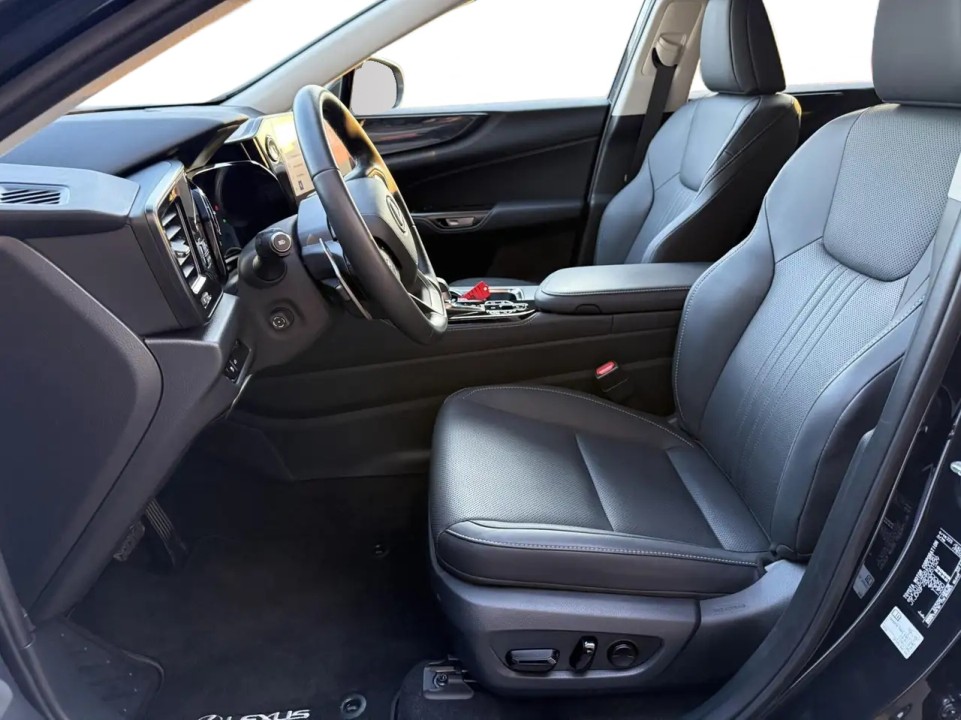 Lexus Seria NX 450h+ AWD (4)