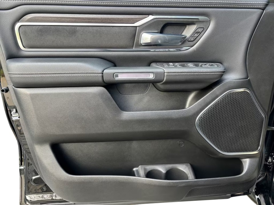 Dodge RAM 1500 Laramie - foto 14