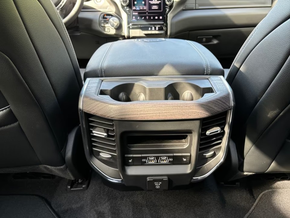 Dodge RAM 1500 Laramie - foto 12