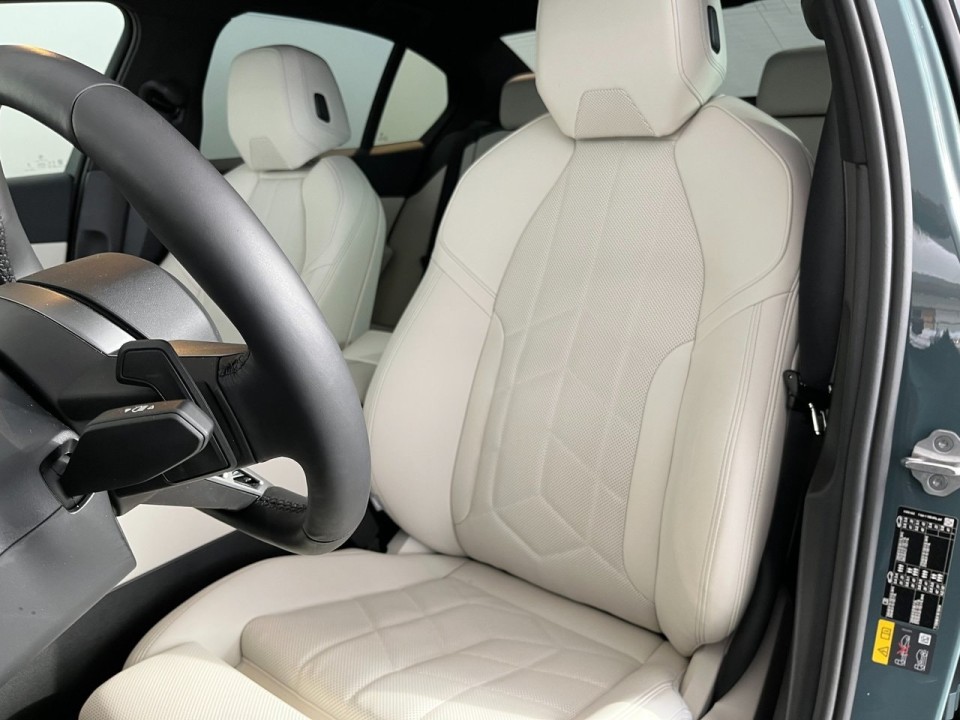 BMW Seria 5 530e M-Sport - foto 8