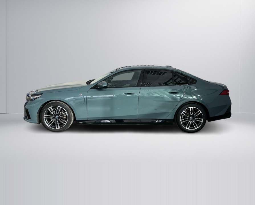 BMW Seria 5 530e M-Sport (3)