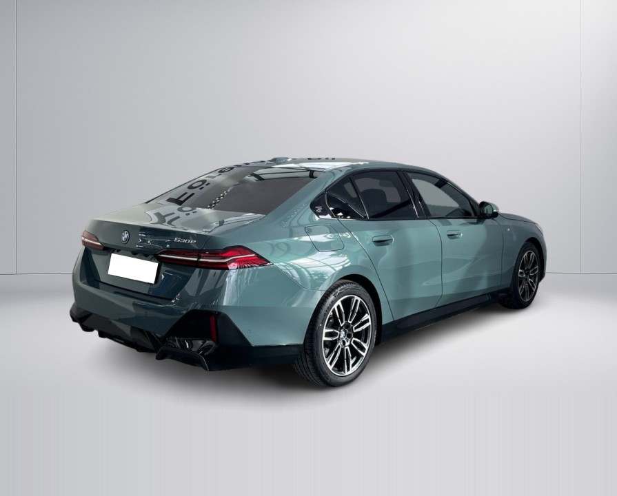 BMW Seria 5 530e M-Sport (4)