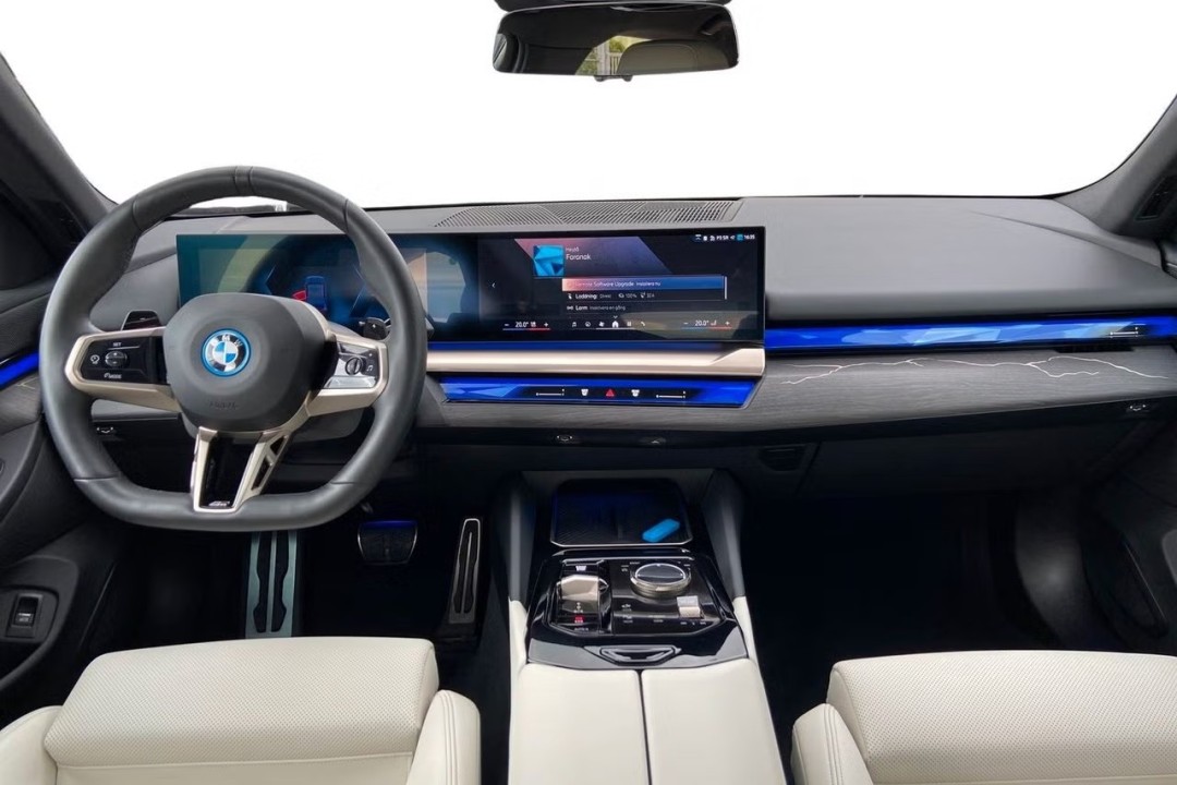 BMW Seria 5 530e M-Sport - foto 10