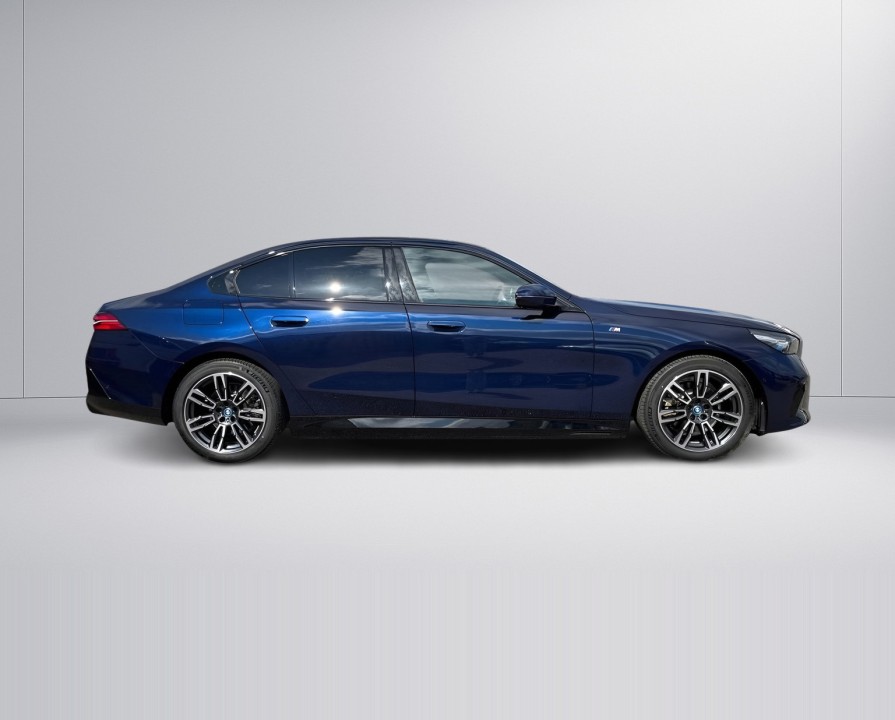 BMW Seria 5 530e M-Sport (2)