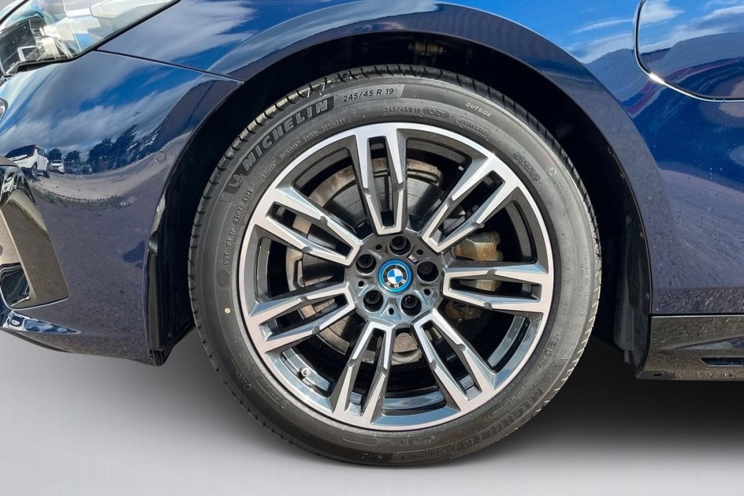 BMW Seria 5 530e M-Sport - foto 24