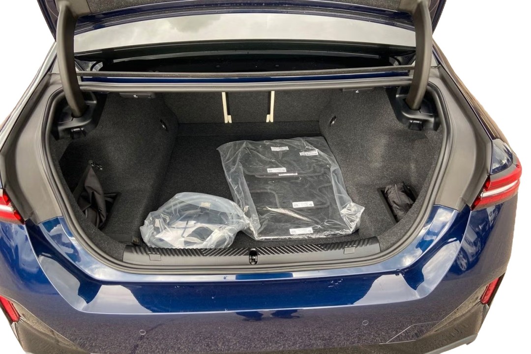 BMW Seria 5 530e M-Sport - foto 22