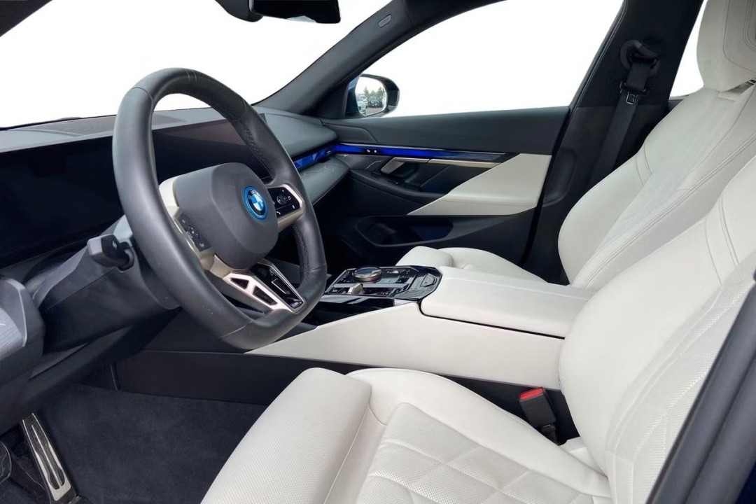 BMW Seria 5 530e M-Sport - foto 11