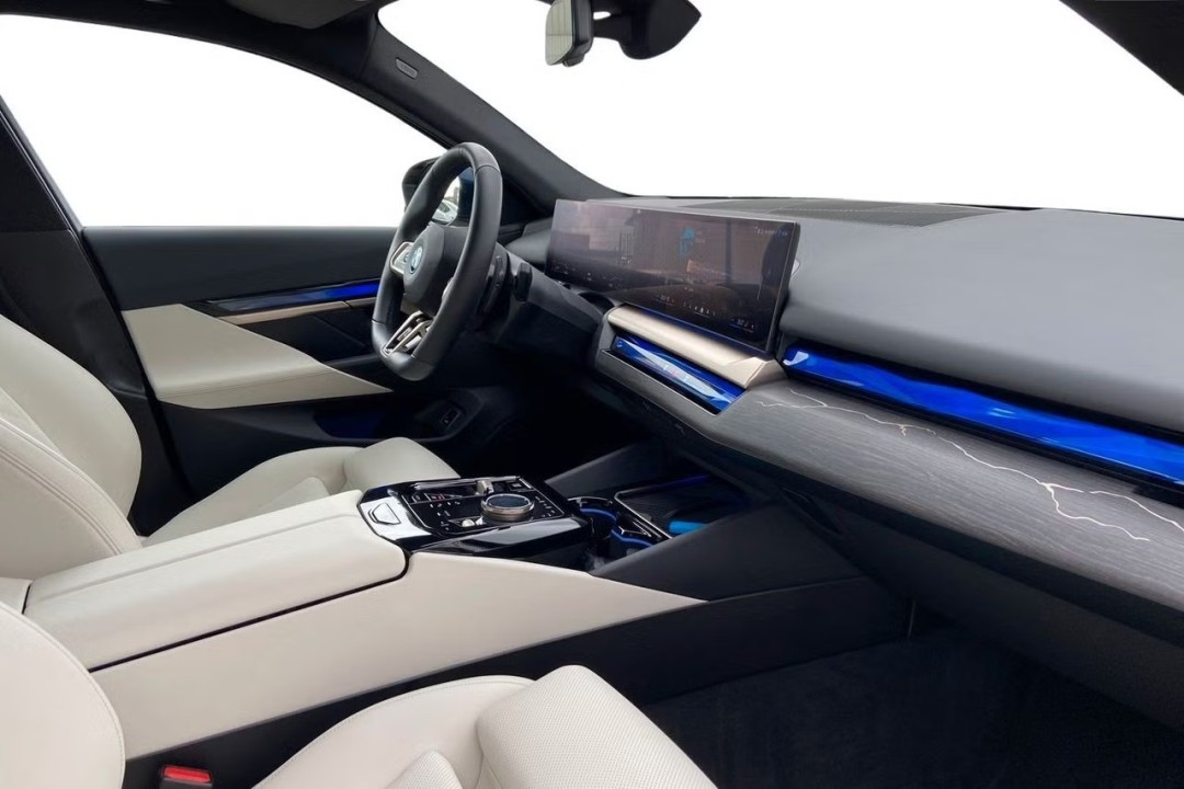 BMW Seria 5 530e M-Sport - foto 12