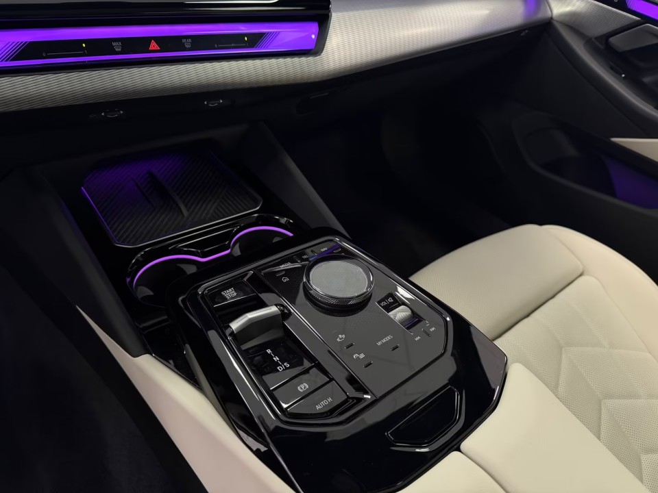 BMW Seria 5 550e xDrive M-Sport - foto 7