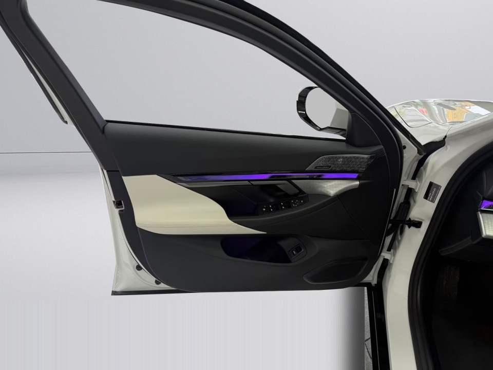 BMW Seria 5 550e xDrive M-Sport - foto 20