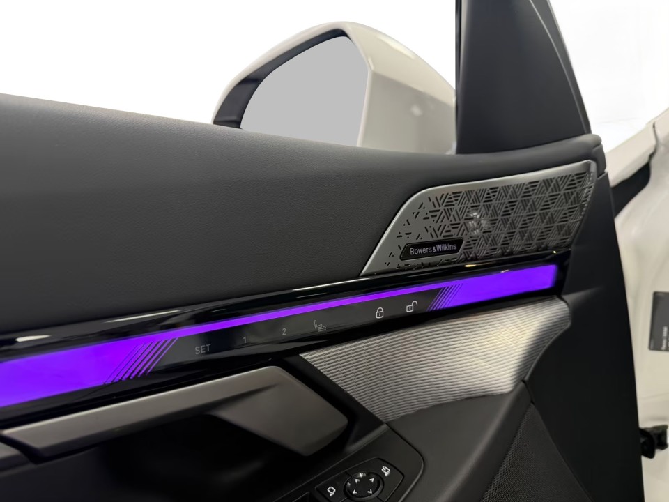 BMW Seria 5 550e xDrive M-Sport - foto 21