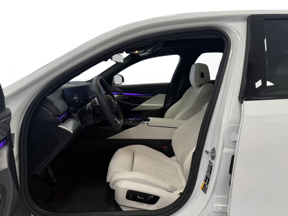 BMW Seria 5 550e xDrive M-Sport - foto 12