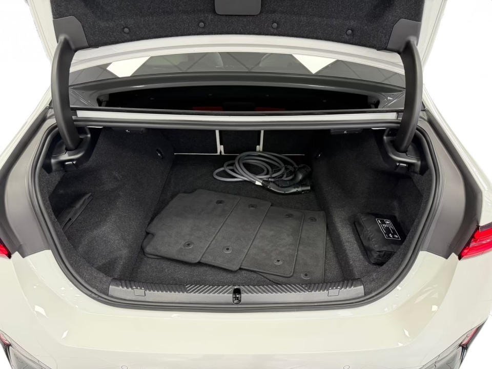 BMW Seria 5 550e xDrive M-Sport - foto 26