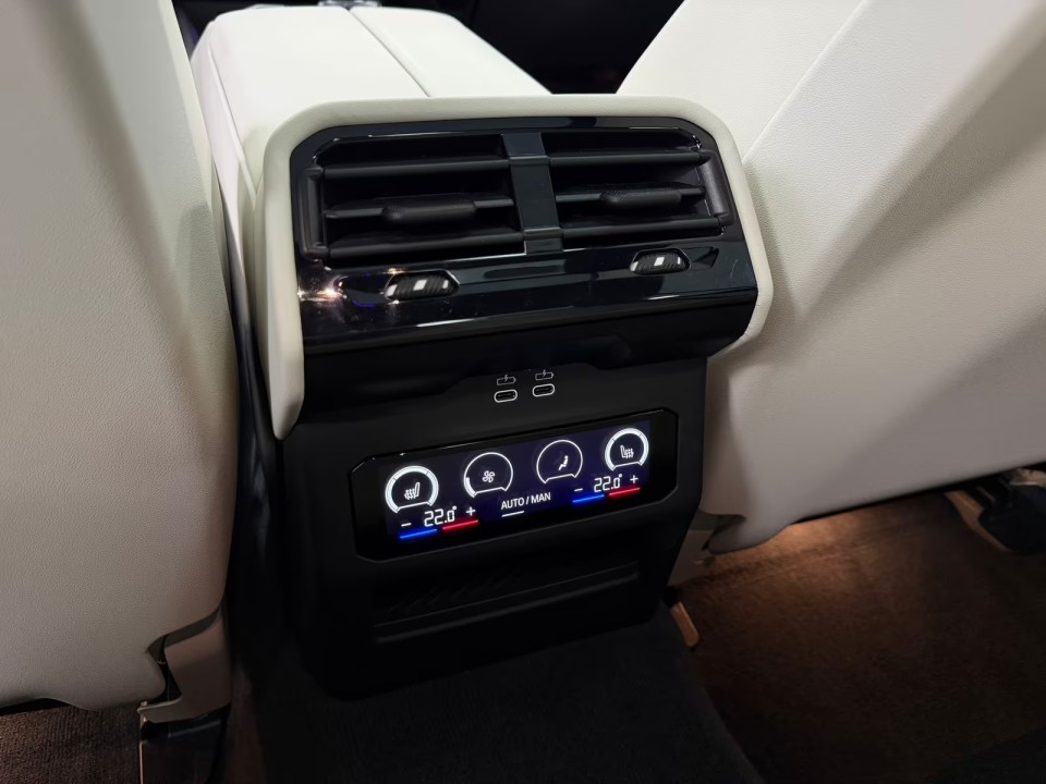 BMW Seria 5 550e xDrive M-Sport - foto 19