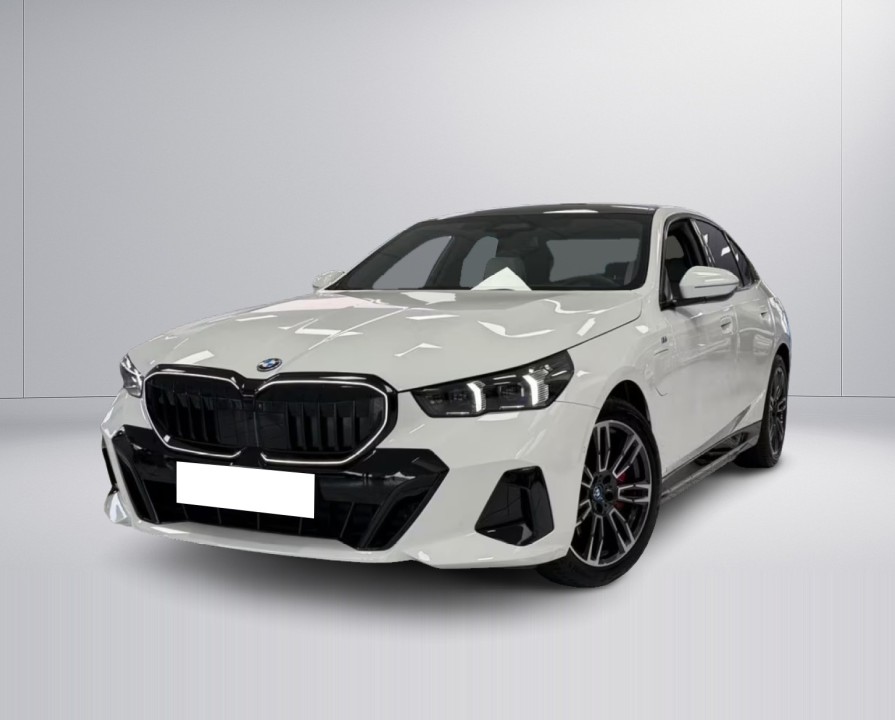 BMW Seria 5 550e xDrive M-Sport (5)