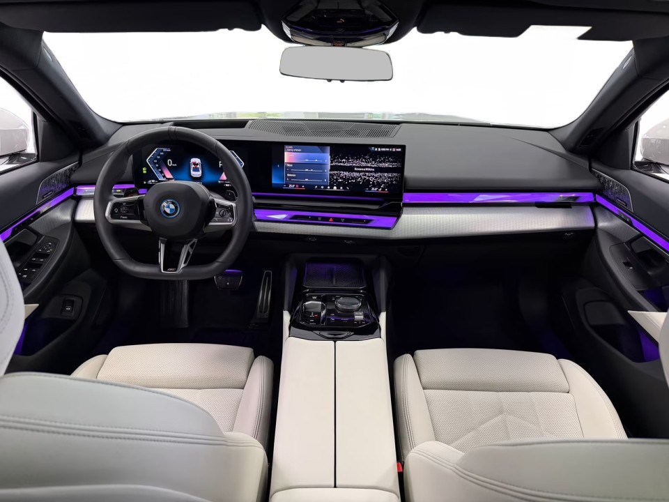 BMW Seria 5 550e xDrive M-Sport - foto 13