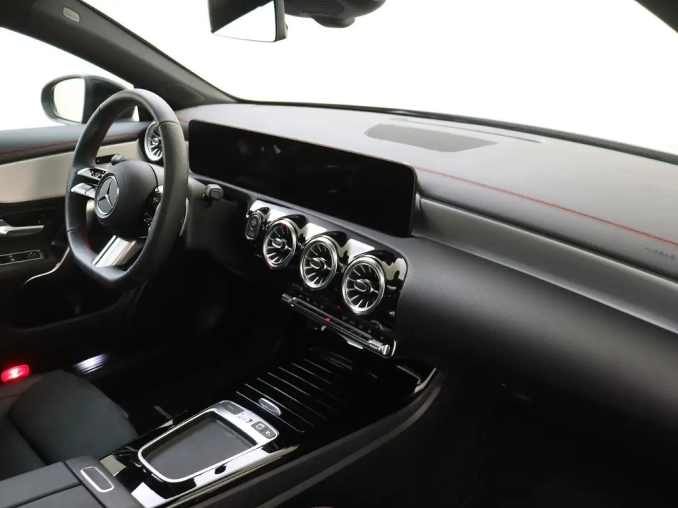 Mercedes-Benz CLA 250e AMG Line - foto 9