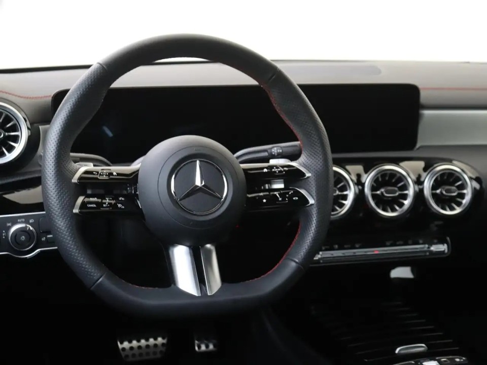 Mercedes-Benz CLA 250e AMG Line - foto 8