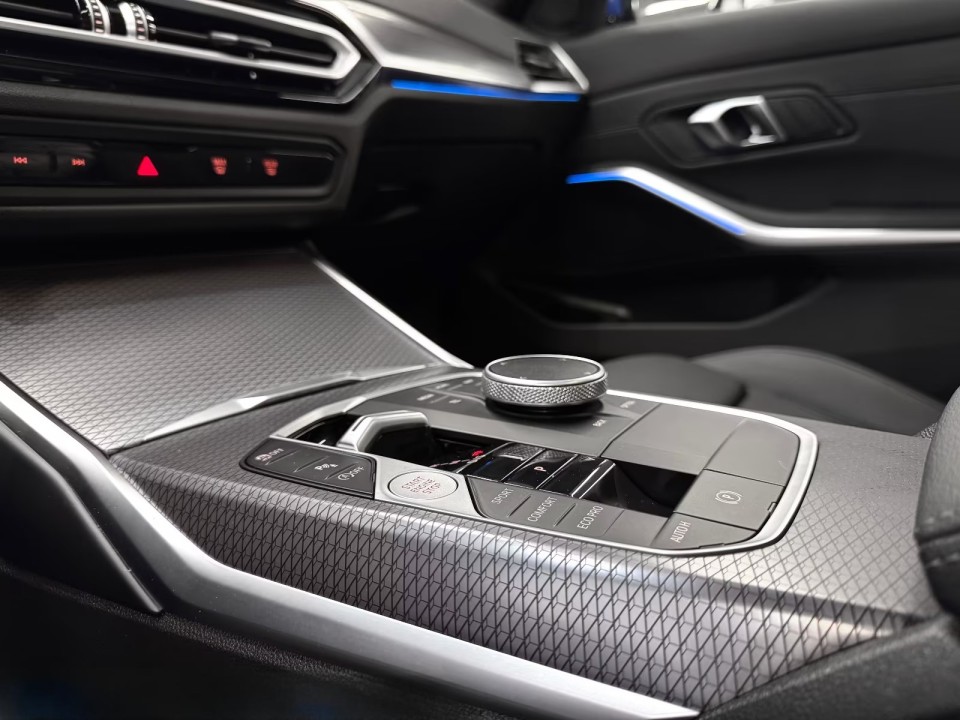 BMW Seria 3 330i xDrive M-Sport - foto 18